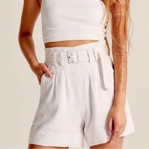 Abercrombie, belted linen white shorts